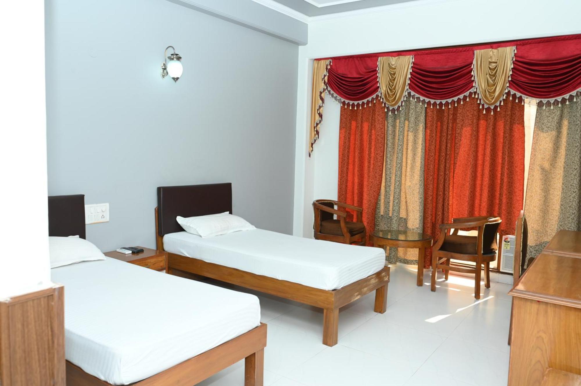 Hotel Surya Plaza Kotdwāra Exterior photo